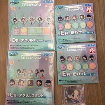 LE SSERAFIM 아크릴 스탠드 참 캔뱃지 세트