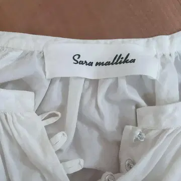 Sara mallika 화이트 벌룬 슬리브 셔츠