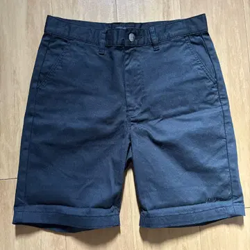 HUF 클래식 핏 블랙 숏팬츠 30