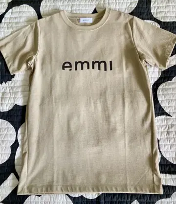 emmi 로고 프린트 티셔츠 베이지