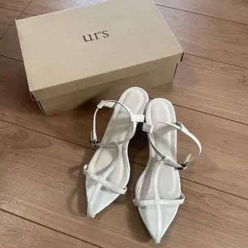 ur's 화이트 스트랩 하이힐