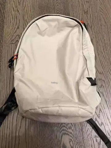 bellroy 벨로이 20L 화이트 백팩 심플 디자인