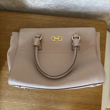 페라가모 간치니 백