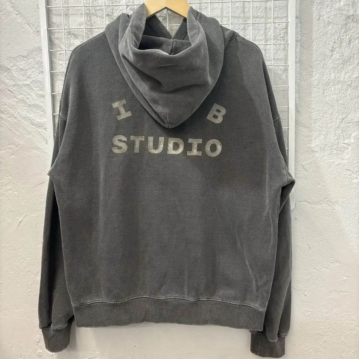 IAB-STUDIO | 아이앱스튜디오 IAB Studio 24 Christmas Hoodie