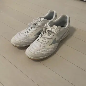 Mizuno Morelia Neo II 화이트 풋살화