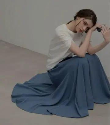 MIELI INVARIANT 패널 플레어 스커트 Blue