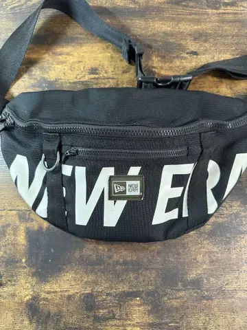 NEW ERA 바디백 블랙