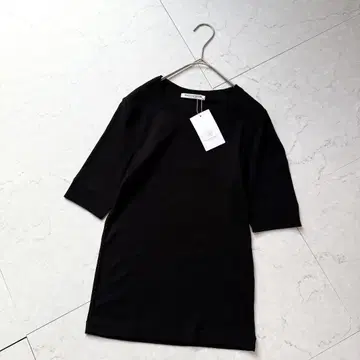 새상품 뷰티 앤 유스 컴팩트 숏 슬리브 상의 블랙