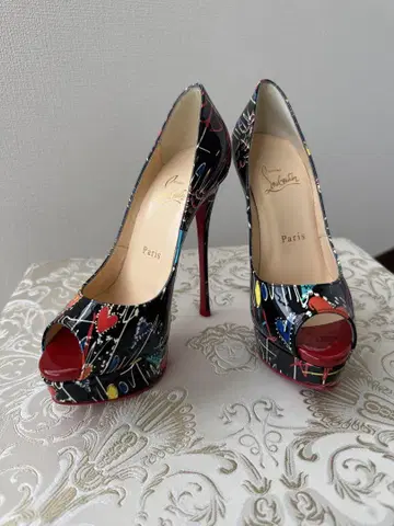 미사용 새상품 Christian Louboutin 오픈토 하이힐