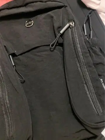 블랙 나일론 백팩 23*32cm