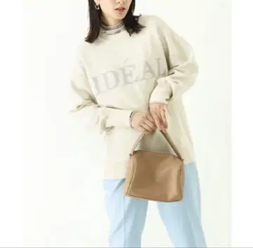 [ a.v.v ] 아베베 로고 니트 넉넉한 아이보리 미색 성숙 캐주얼