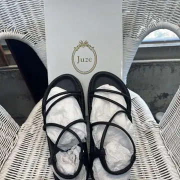Juze 블랙 스트랩 샌들