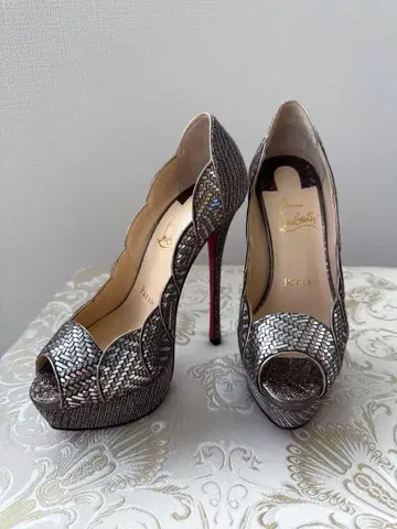 미사용 새상품 Christian Louboutin 실버 하이힐