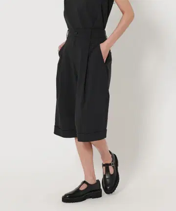 <MARW UNITED ARROWS> 턱 숏팬츠