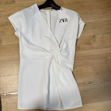 ZARA 화이트 랩 디자인 상의 XS