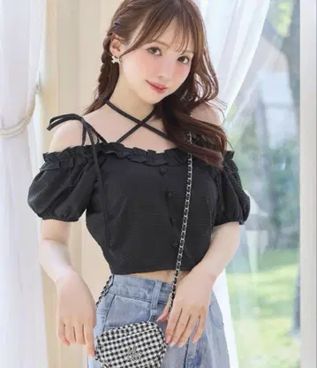 미셸 마카롱 프릴 오프숄더 블라우스 블랙