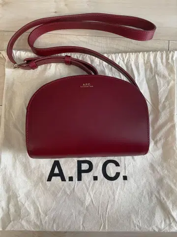 A.P.C 아페쎄 레드 미니 하프문 백