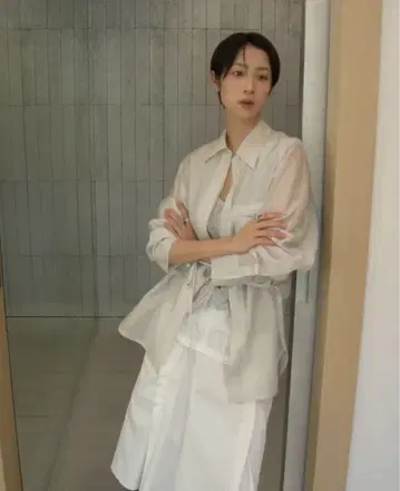 low classic 옅은 그레이 실크 터치 긴팔 셔츠