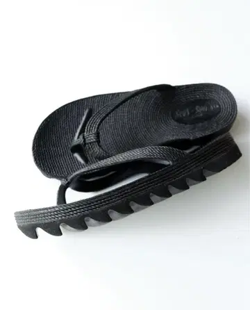 BENCH 벤치 SEASUN 샤크 밑창 비치 샌들 LL