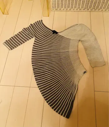 EMPORIO ARMANI 엠포리오 아르마니 보더 상의 42