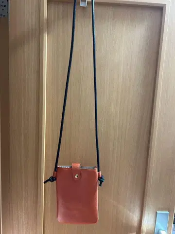 오렌지 숄더백 스마트폰