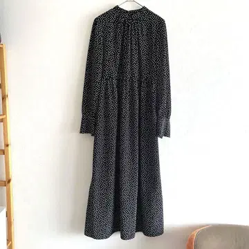 새상품급 kaene 데시인 도트 워셔블 롱 원피스 블랙 카엔 M