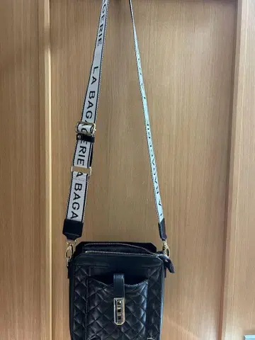 라바가제리 숄더백