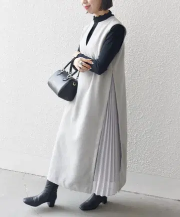 새상품급 쉽스에니 저지 멜톤 사이드 플리츠 원피스
