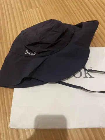 Brook 네이비 버킷햇