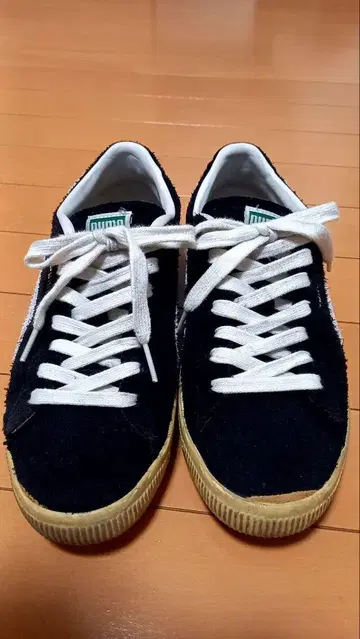 The Never Worn black Puma Suede VTG 푸마