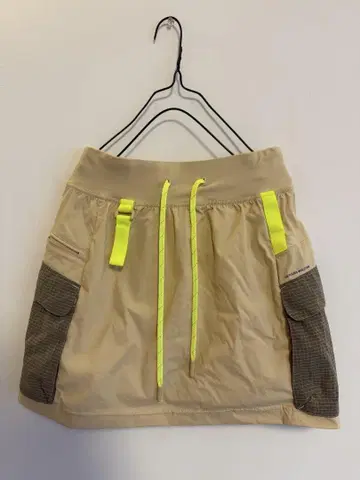 Lululemon 베이지 스커트 액티브웨어