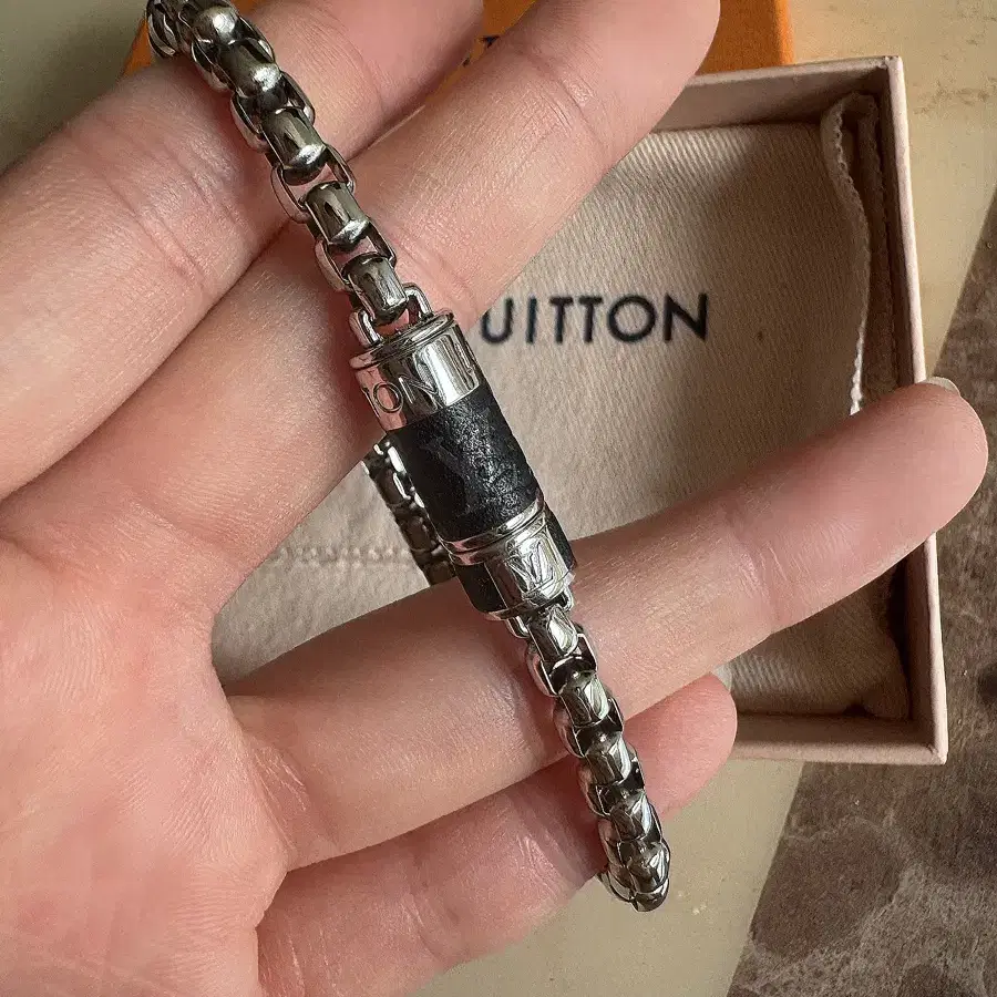 LOUISVUITTON Silver Bracelet モノグラム　美品 LOUIS VUITTON Monogram Chain Bracelet M003008 Silver-tone