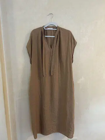 갤러리 비 린넨 브라운 롱 원피스