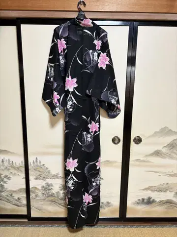 유카타 검정 바탕에 핑크 백합