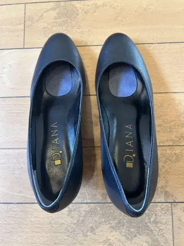 DIANA 블랙 펌프스 21.5cm