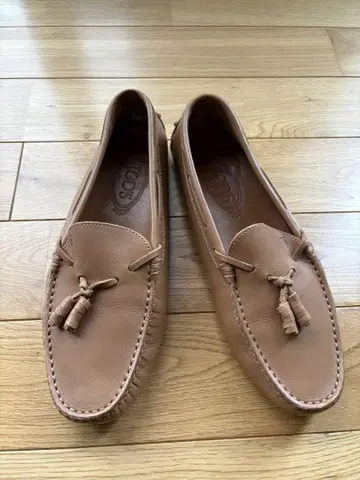TOD'S 태슬 로퍼 38.5 베이지 브라운