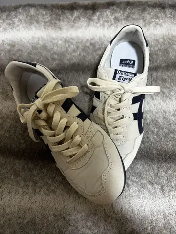 오니츠카타이거 스니커즈