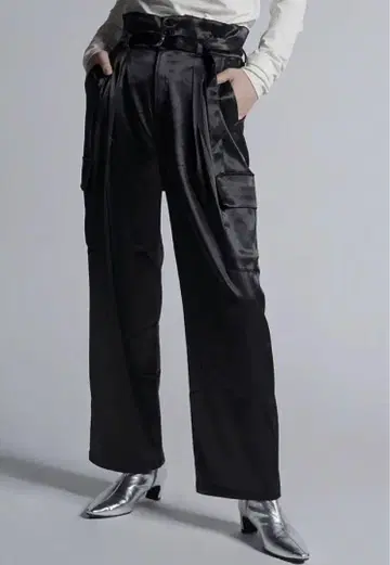 ETHR OF 이사오브 새틴 카고 팬츠 Black 블랙