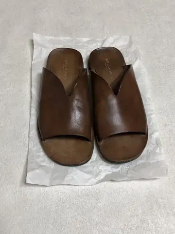 BRADOR 브라도르 LEATHER SANDALS 가죽 샌들