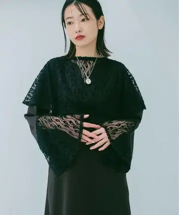 sahara 새틴 원피스 레이스 케이프 블랙