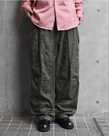 올리브 그린 체크 무늬 와이드 팬츠