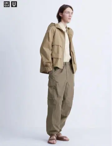 미사용 유니클로U 와이드 핏 파라슈트 카고 팬츠 올리브 M