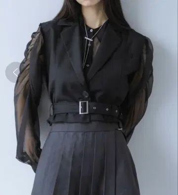 [ HARE ] 벨트 테일러드 숏 베스트 / 블랙