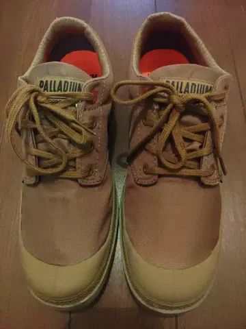 PALLADIUM 베이지 스니커즈