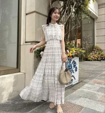스니델 지속 가능한 프릴 플리츠 원피스 00