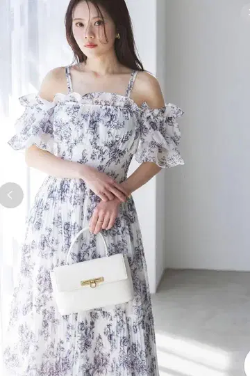 스나이델 지속 가능한 오프숄더 가더 원피스