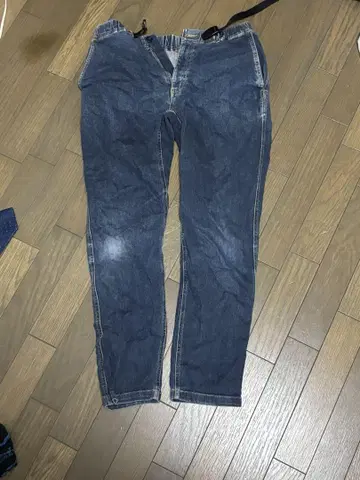 다크 네이비 슬림핏 데님 팬츠