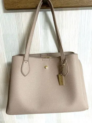 연핑크 핸드백