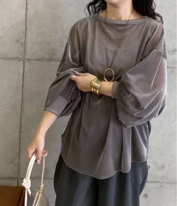 새상품 [ ROSIEE ] 벨로아 메쉬 루즈핏 상의 / R053238