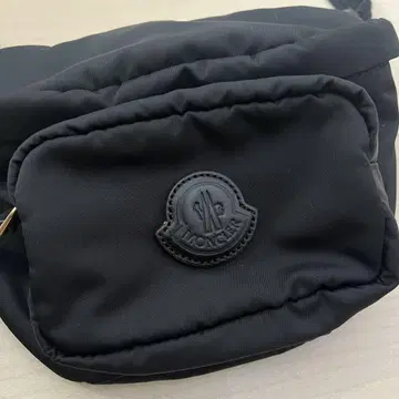 MONCLER 블랙 바디백 FELICIE
